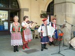 Traditional folk dance�x<BR>�ǲκq�R