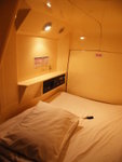 Try to live in capsule hotel�x���ߦ��b�L��2500?