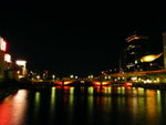 Sumida River with the Asahi beer on the right side�x<BR>浅�󶨥Фt�ΰ�s�j��