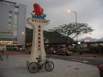 �U����
